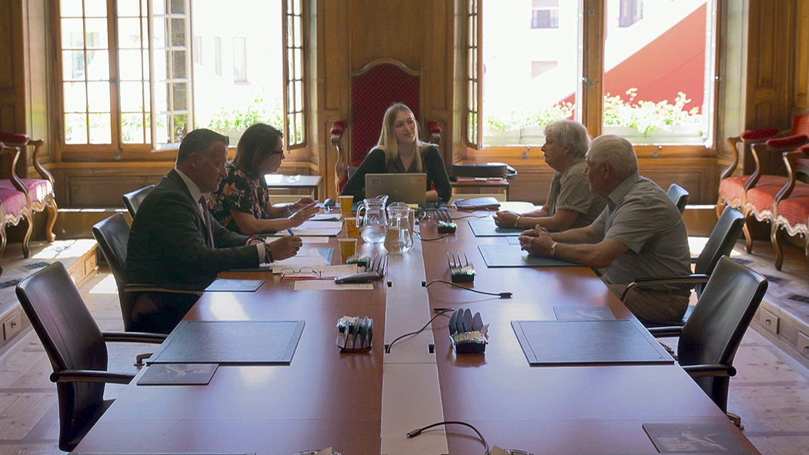 Une Nouvelle Serie Documentaire Sur Les Coulisses De La Naturalisation En Suisse Radio Television Suisse Romanderadio Television Suisse Romande